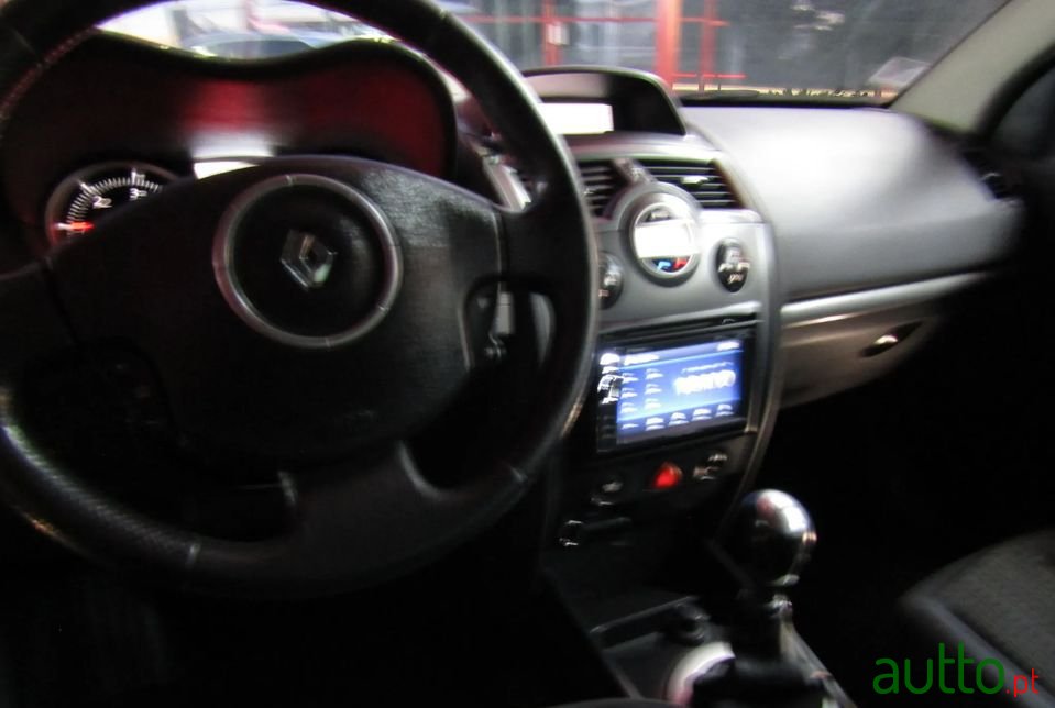 2008' Renault Megane photo #5