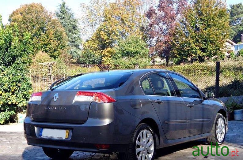 2009' Renault Laguna photo #1