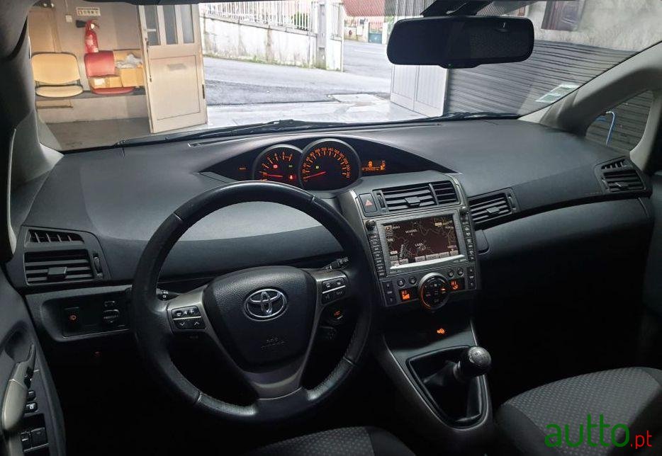 2009' Toyota Verso photo #2