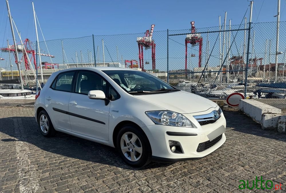 2010' Toyota Auris 1.8 Hsd photo #1