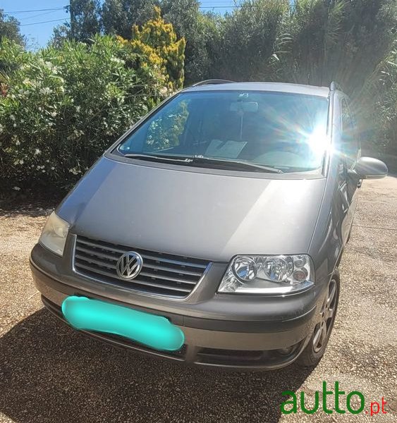 2009' Volkswagen Sharan photo #3