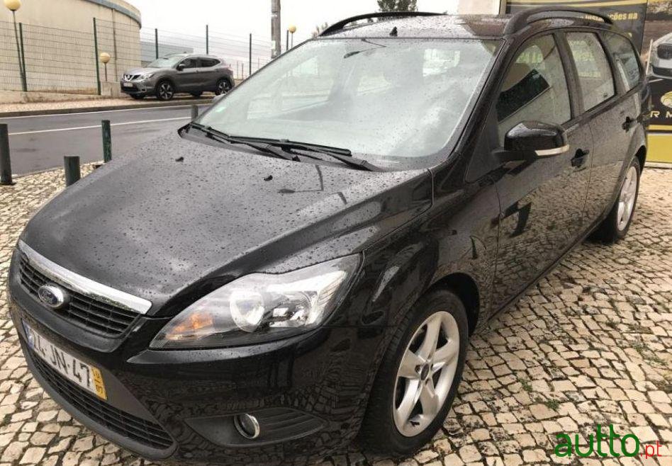 2010' Ford Focus Sw photo #2