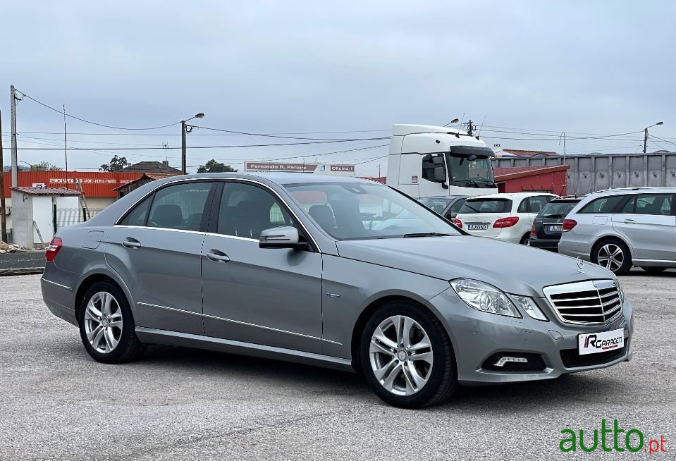 2009' Mercedes-Benz E-250 photo #3