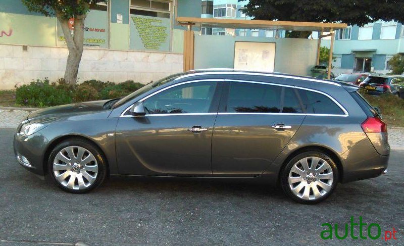 2009' Opel Insignia Sports Tourer photo #2