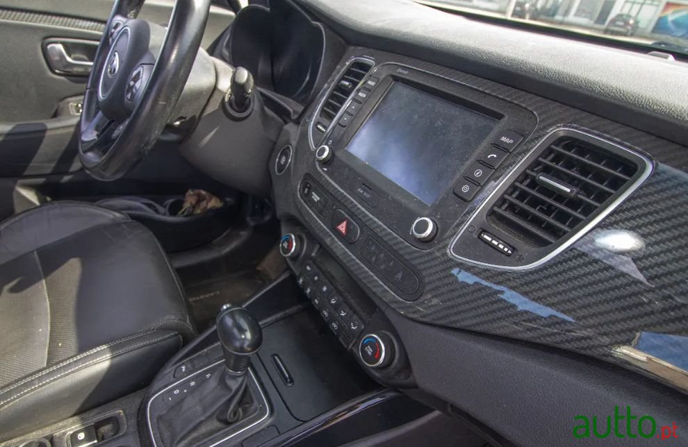 2018' Kia Carens photo #5