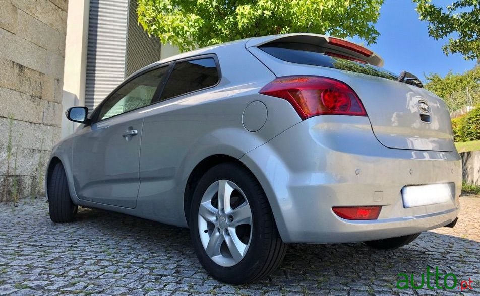 2011' Kia Ceed photo #1