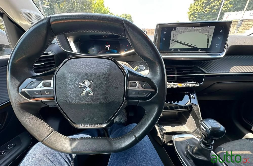 2021' Peugeot 208 1.2 Puretech Allure photo #2
