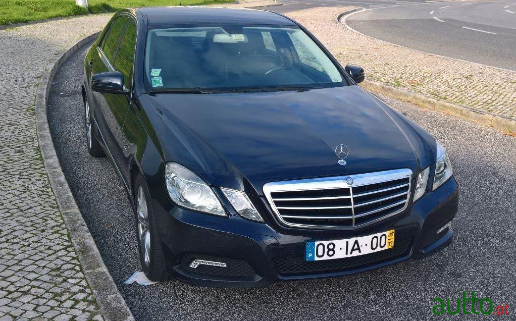 2009' Mercedes-Benz E-250 photo #1