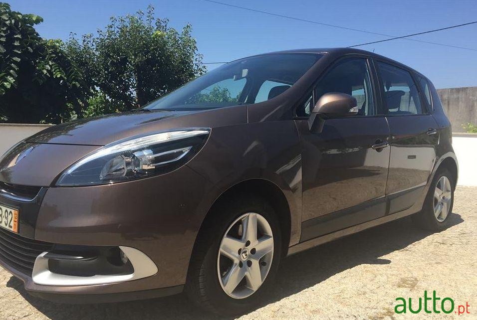 2012' Renault Scenic photo #2