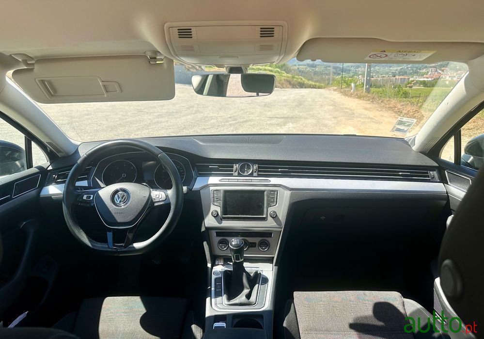 2016' Volkswagen Passat photo #6