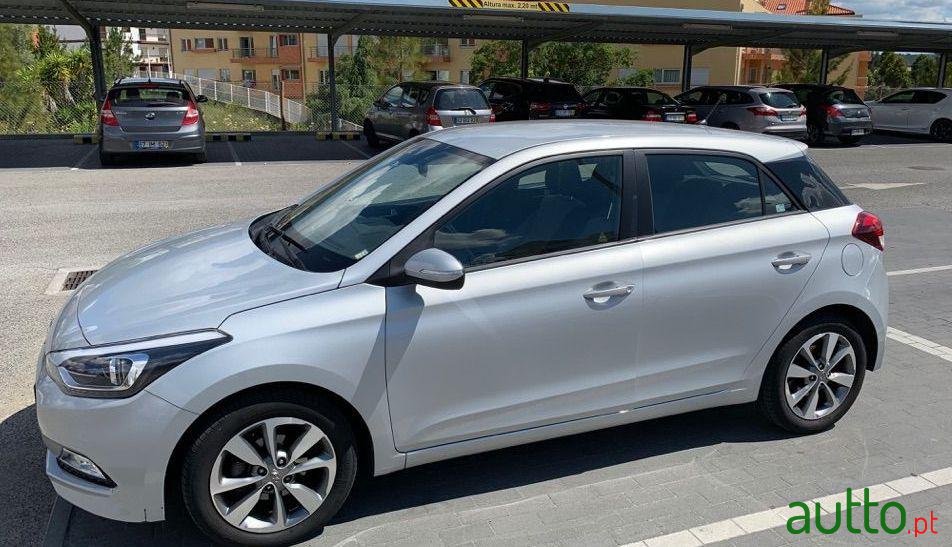 2016' Hyundai i20 1.2 Confort photo #3