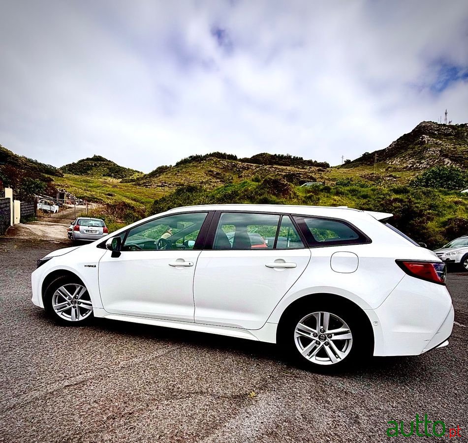 2019' Toyota Corolla Touring Sports photo #5