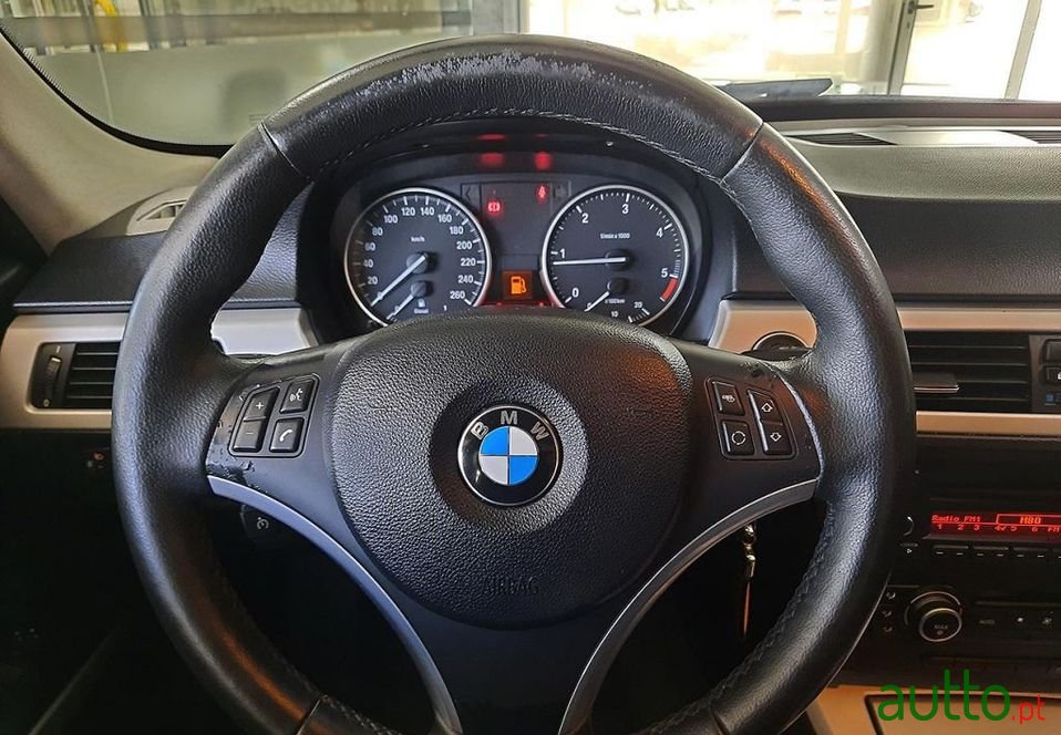 2010' BMW 316 photo #6