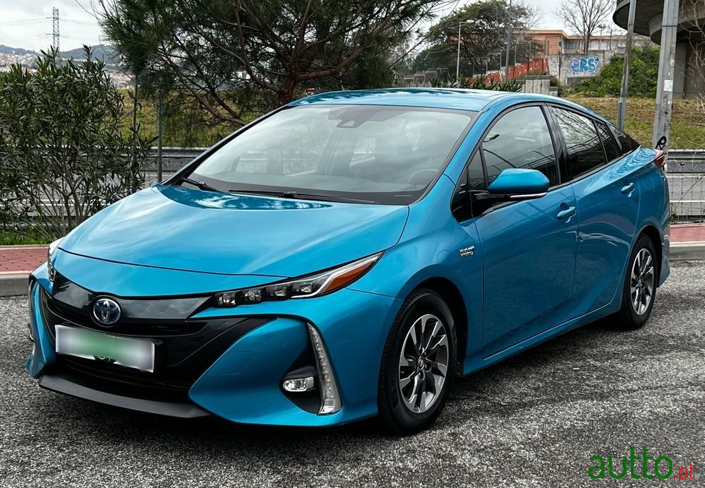 2017' Toyota Prius photo #2