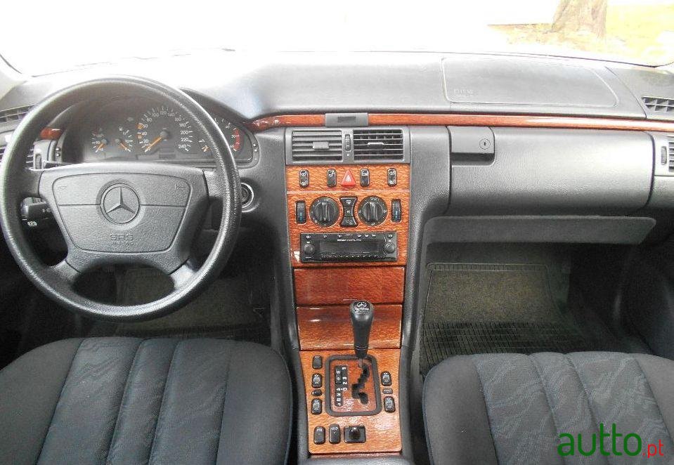 1999' Mercedes-Benz E-200 photo #1
