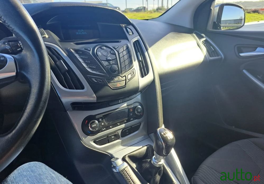 2012' Ford Focus photo #4