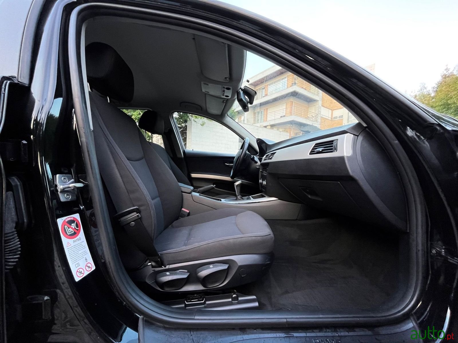 2010' BMW 320 photo #5