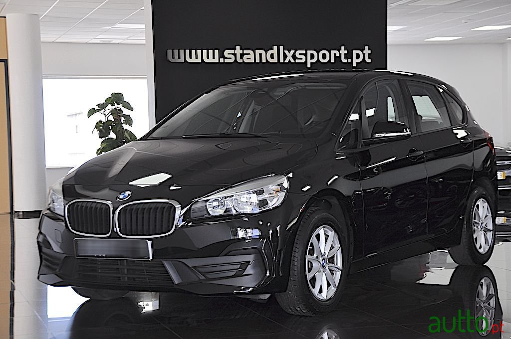 2018' BMW 216 Active Tourer photo #1