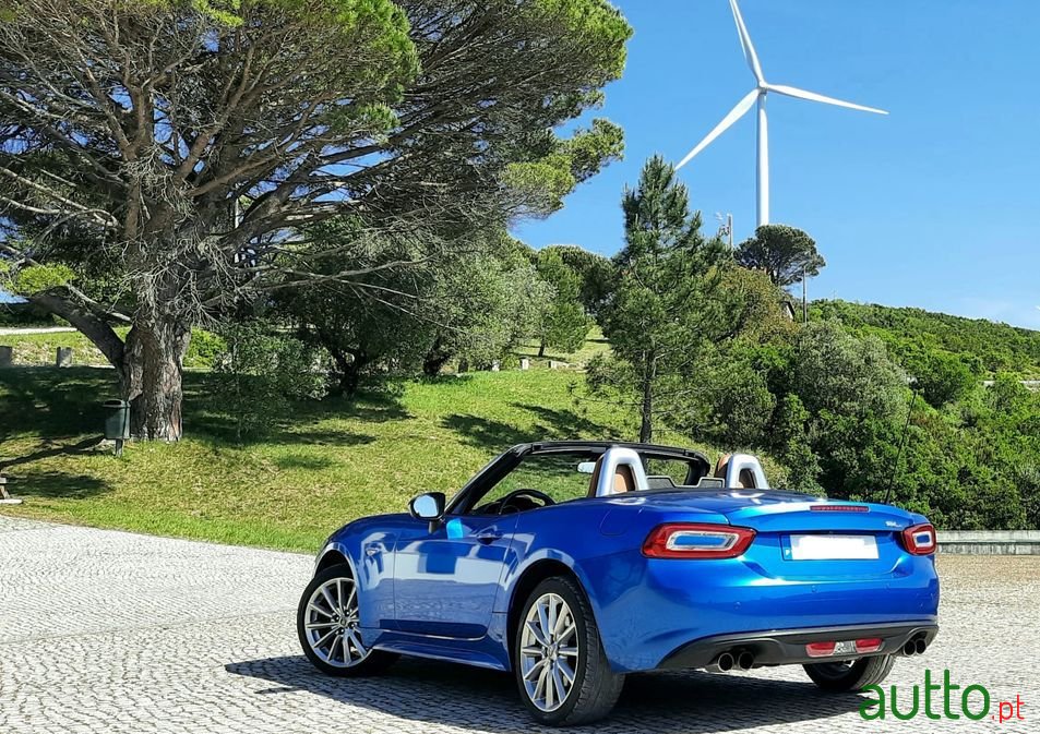 2019' Fiat 124 Spider photo #1