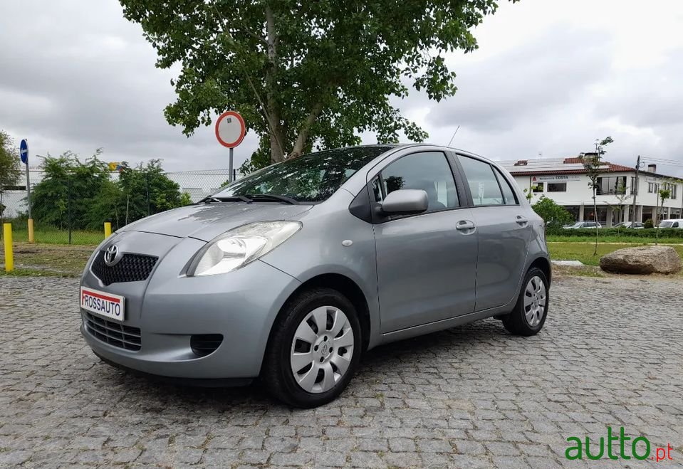 2007' Toyota Yaris photo #1