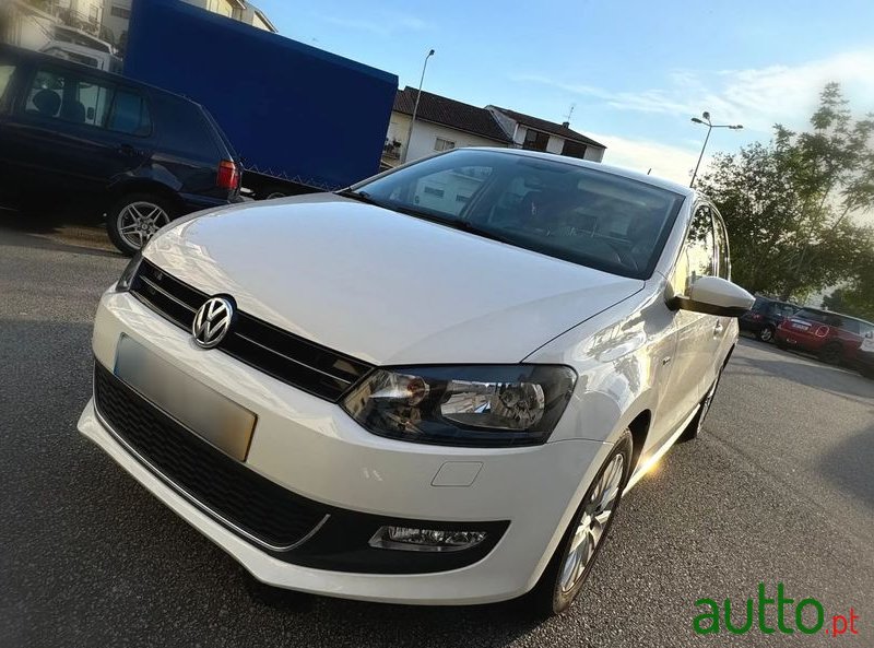 2013' Volkswagen Polo 1.2 Tdi Life photo #1