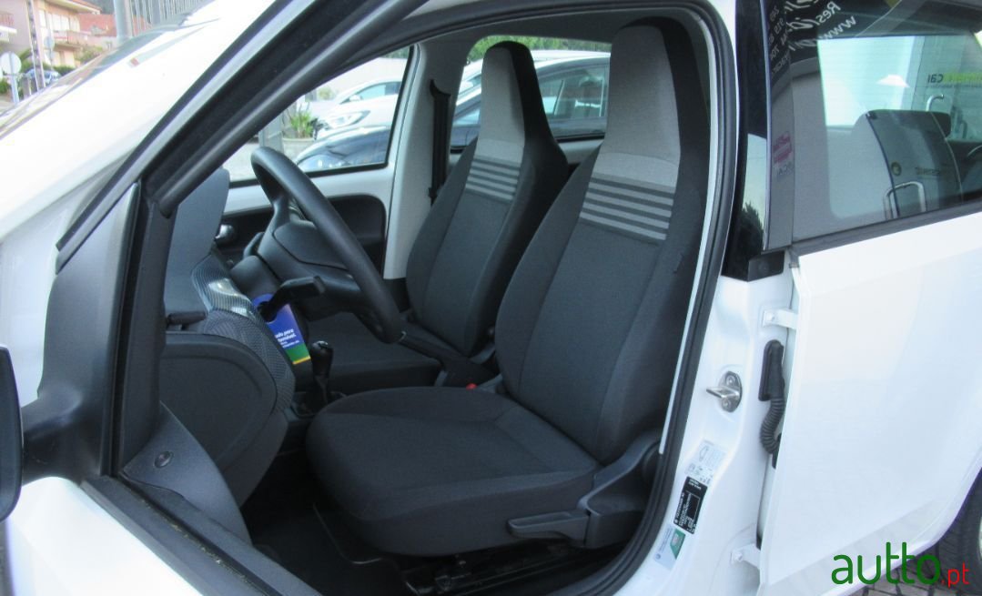 2017' Volkswagen Up photo #5