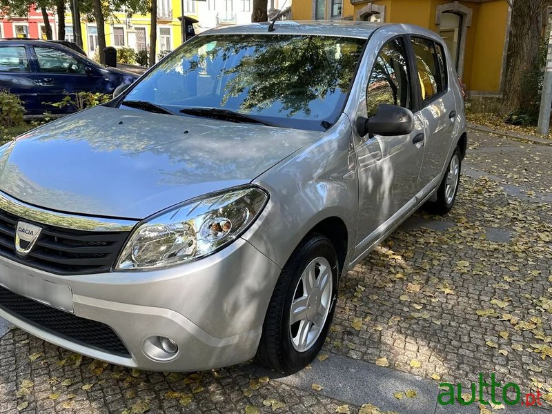 2009' Dacia Sandero photo #1