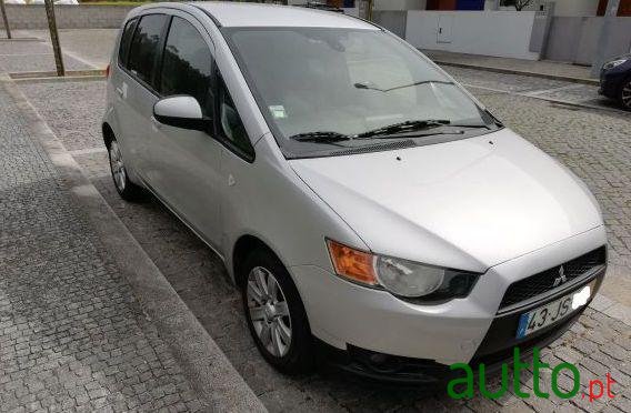2010' Mitsubishi Colt photo #4