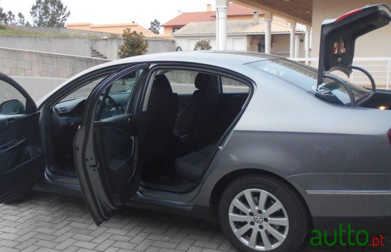 2007' Volkswagen Passat photo #4