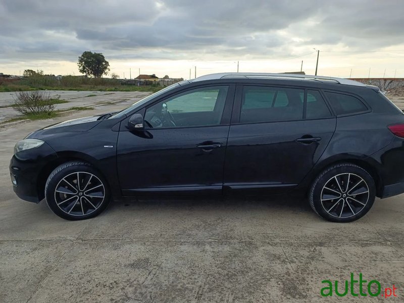 2012' Renault Megane Sport Tourer photo #2