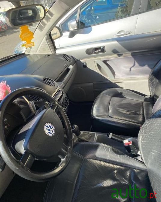 2000' Volkswagen New Beetle photo #3