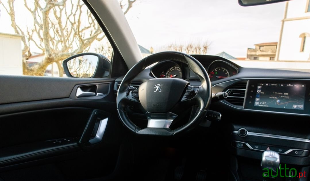 2014' Peugeot 308 photo #5