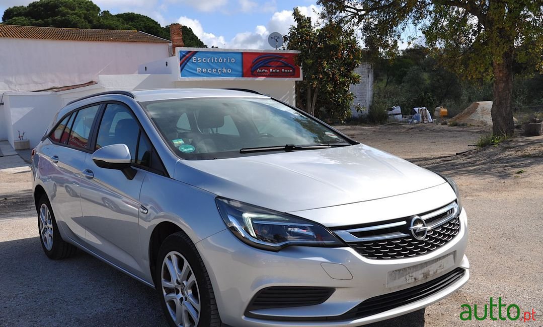 2017' Opel Astra Sports Tourer photo #1