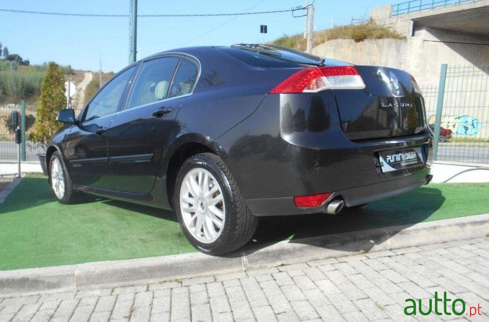 2007' Renault Laguna 2.0 Dci Initiale photo #2
