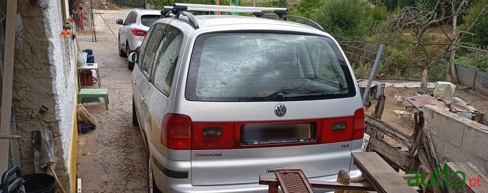 2001' Volkswagen Sharan 1.9 Tdi Confortline photo #2