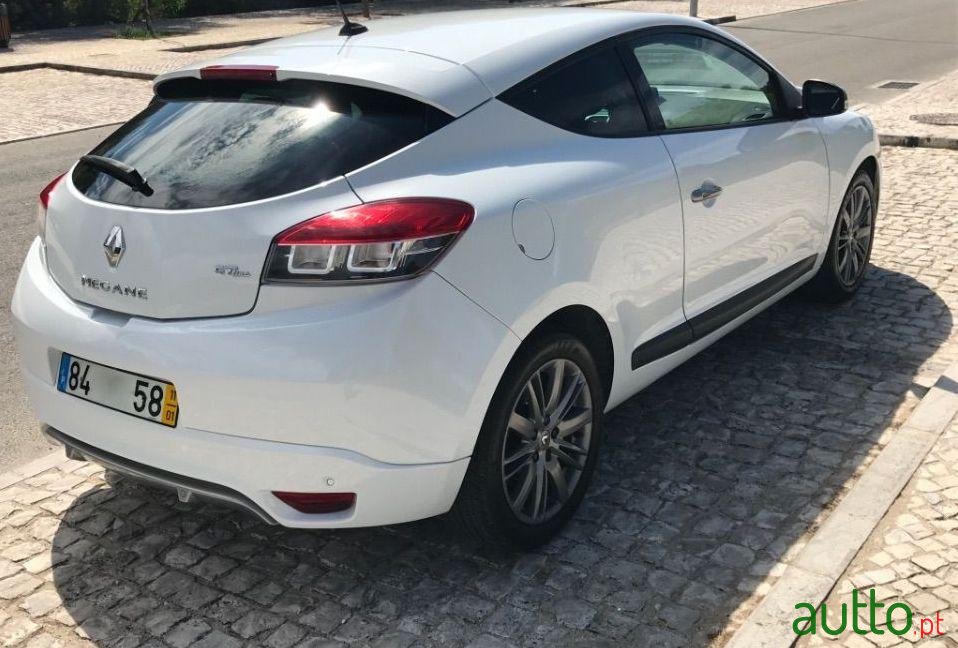 2011' Renault Megane photo #2