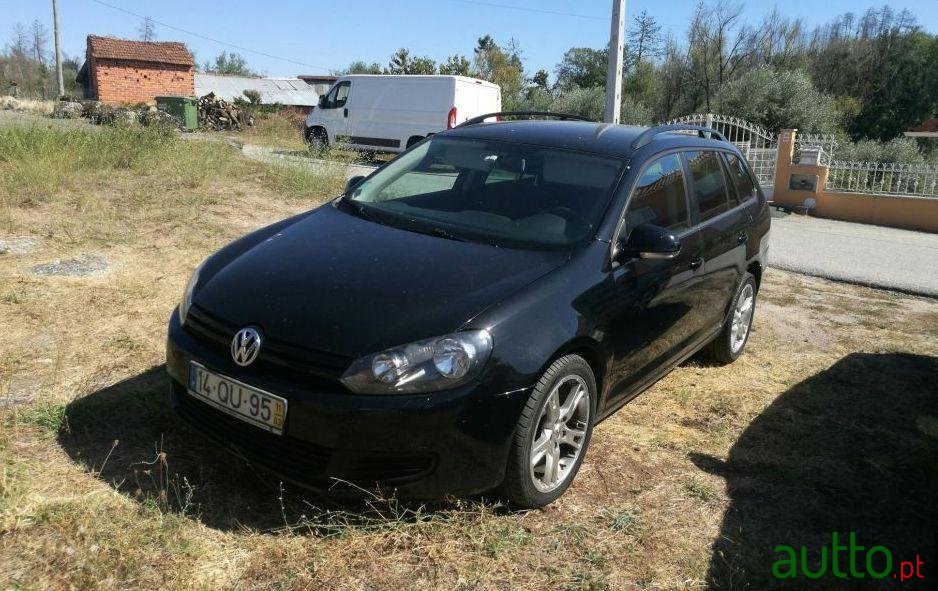2011' Volkswagen Golf photo #3