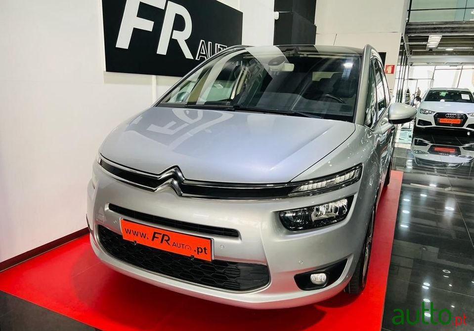 2016' Citroen C4 Grand Picasso photo #2