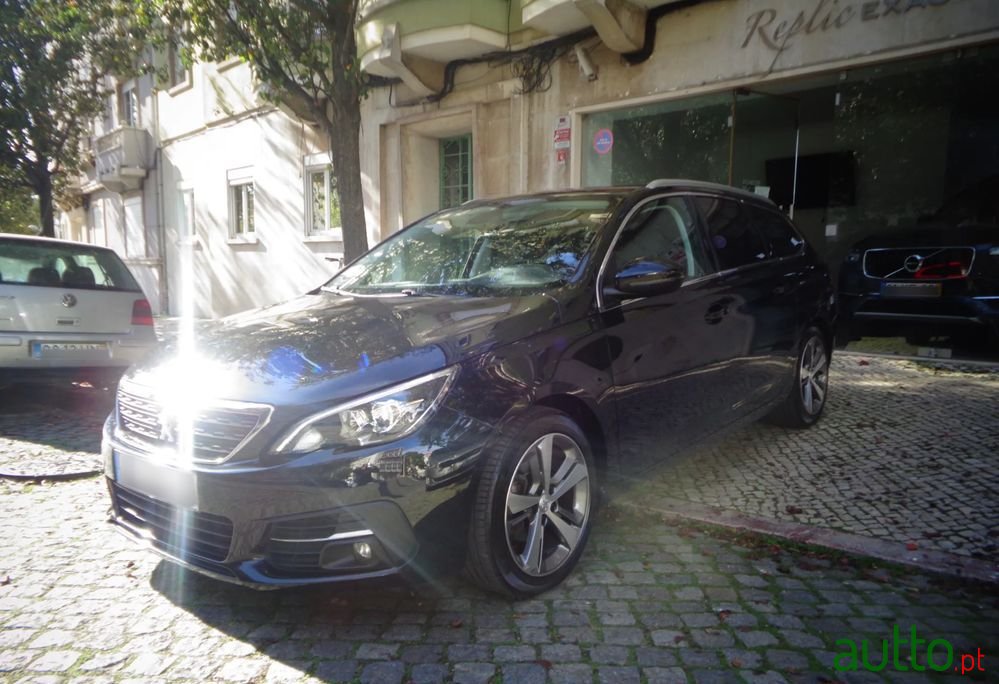 2020' Peugeot 308 Sw photo #1
