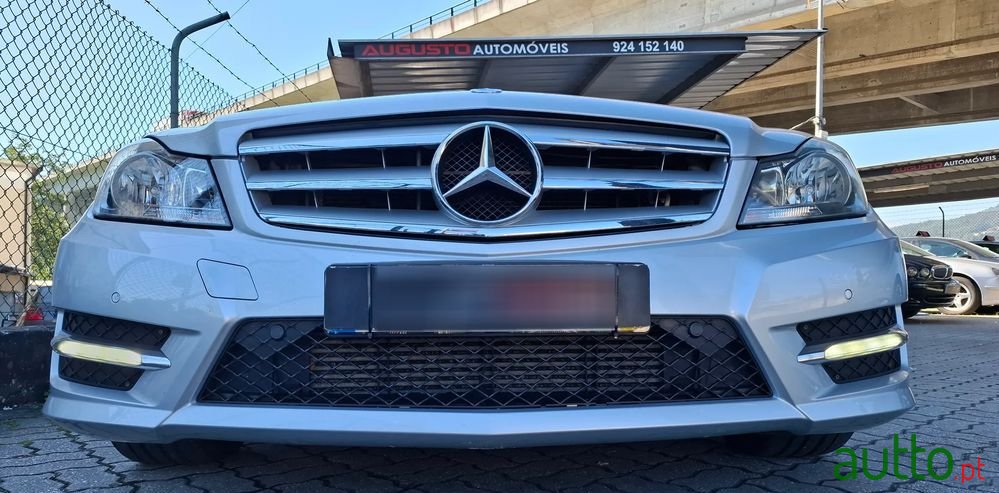 2011' Mercedes-Benz Classe C photo #6