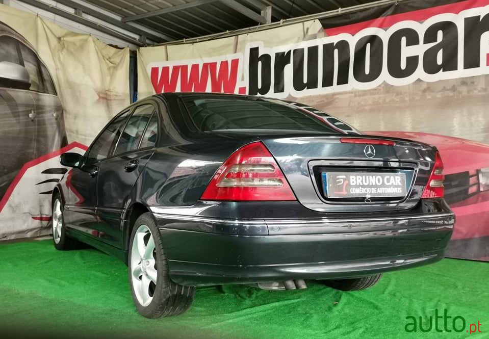 2003' Mercedes-Benz C-220 photo #4