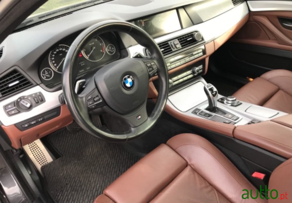 2013' BMW 520 photo #6