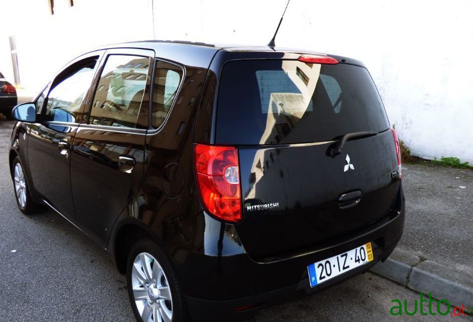 2010' Mitsubishi Colt photo #4