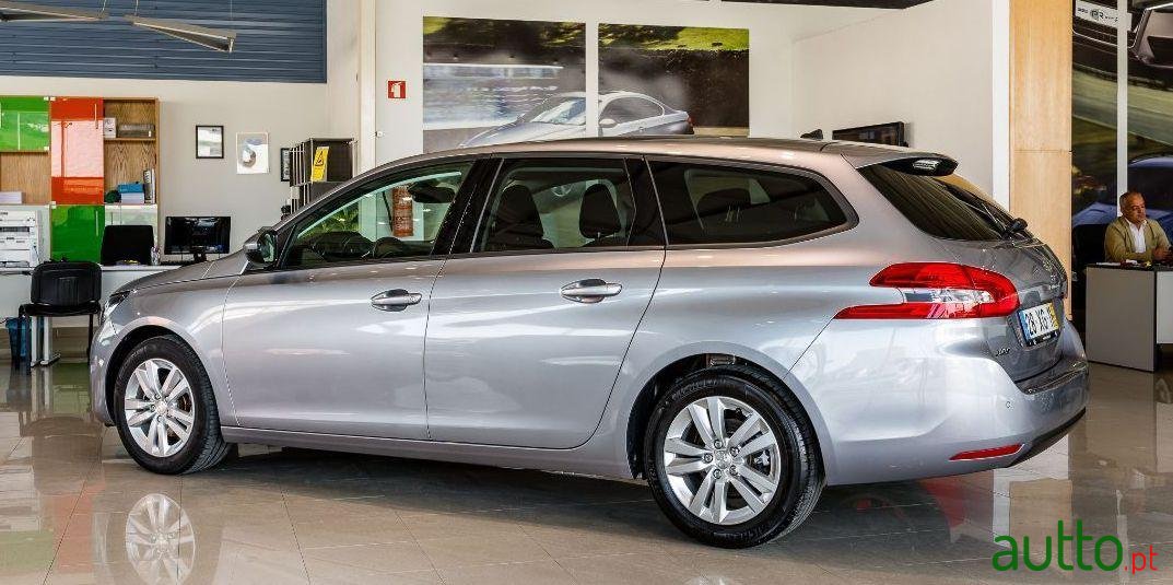 2015' Peugeot 308 photo #2