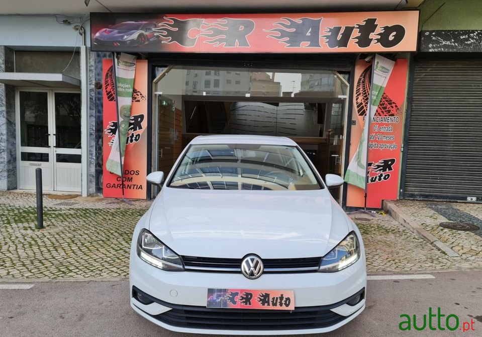 2018' Volkswagen Golf photo #1