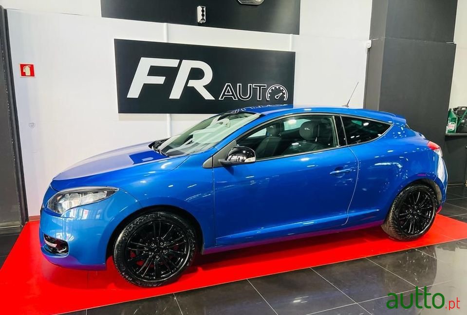 2012' Renault Megane Coupe photo #3