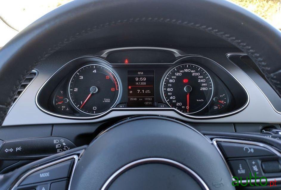 2013' Audi A4 Avant photo #1