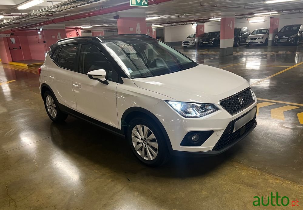 2020' SEAT Arona 1.0 Tsi Style photo #3