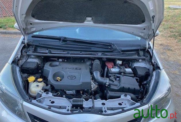 2013' Toyota Yaris photo #4