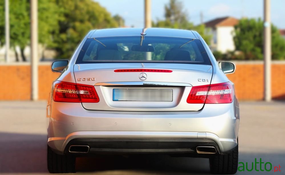 2009' Mercedes-Benz E 250 photo #6